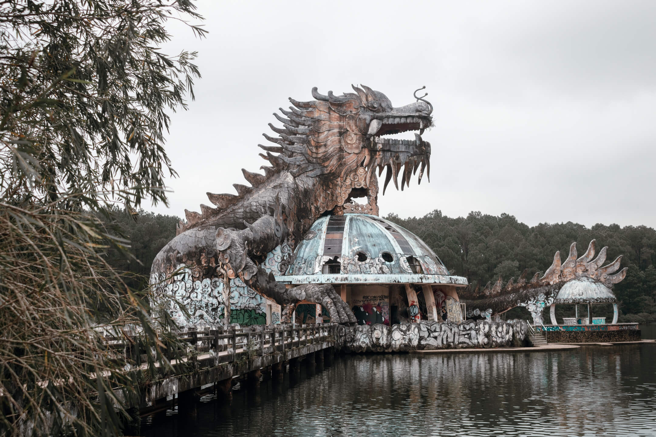 Visiting Ho Thuy Tien - Vietnam's Abandoned Water Park | acouplescalling