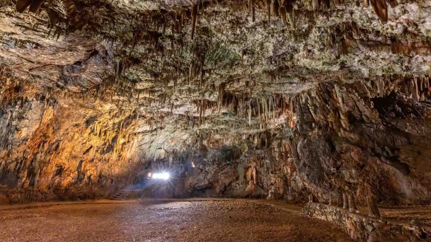 Drogarati Caves stalagmites and stalactites