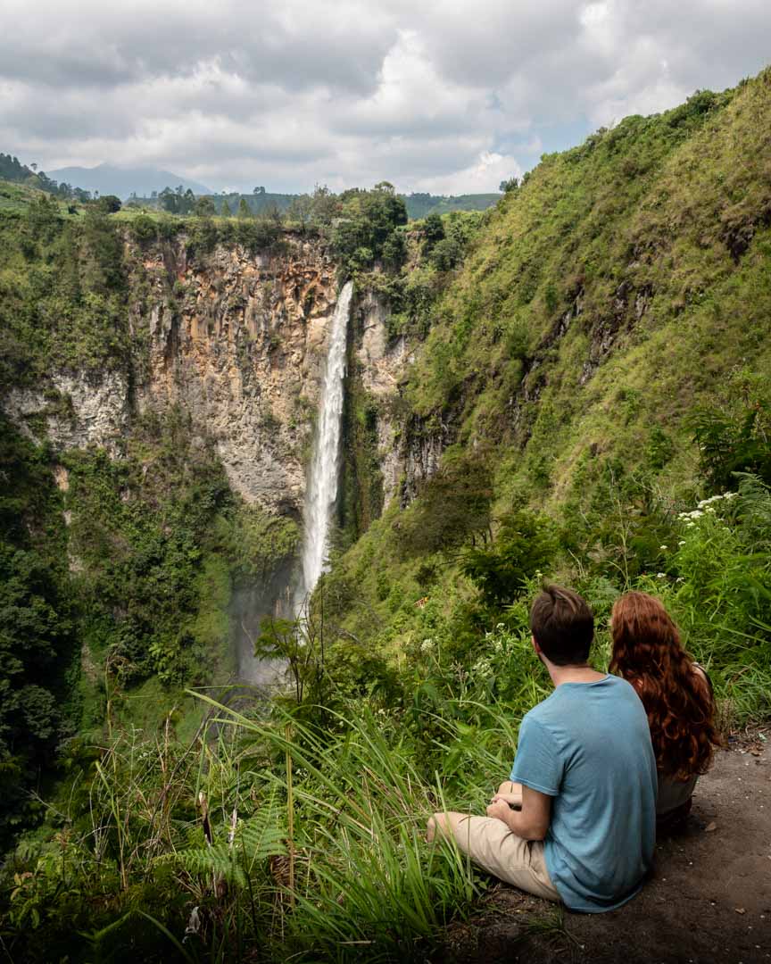 Couple at Sipiso-Piso waterfall in Sumatra
