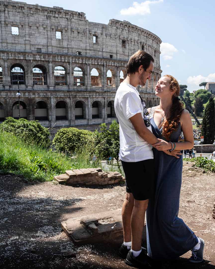 Couple at the Colosseum, best photo spots in Rome